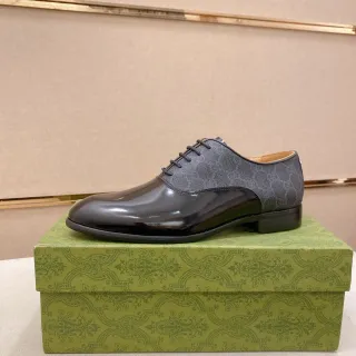 Gucci Two-Tone Cap-Toe Oxford Shoe