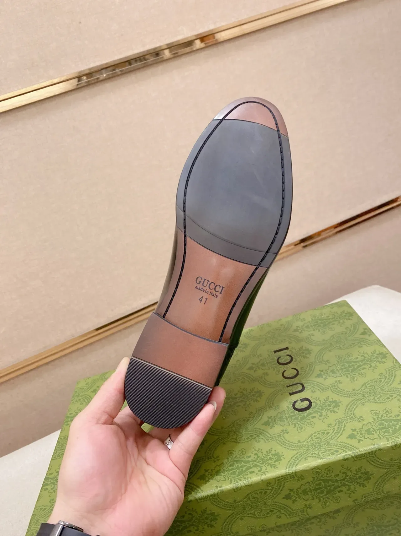 Gucci Two-Tone Cap-Toe Oxford Shoe 2