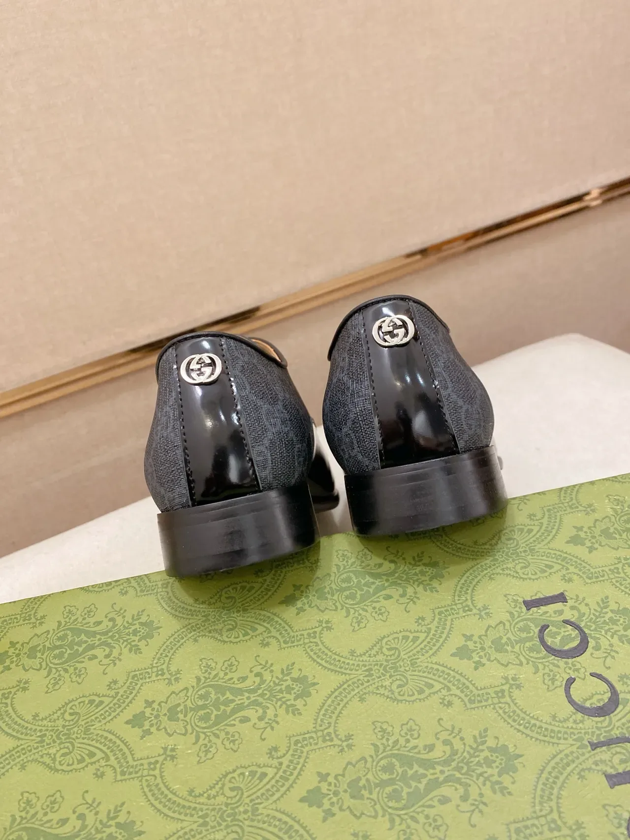 Gucci Two-Tone Cap-Toe Oxford Shoe 3