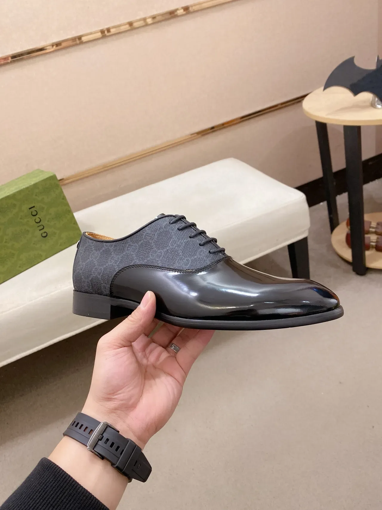 Gucci Two-Tone Cap-Toe Oxford Shoe 4