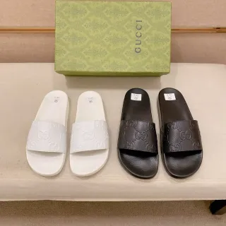 Gucci सफेद काला एम्बॉस्ड GG मोनोग्राम स्ट्रैप स्लाइड स्लिपर्स