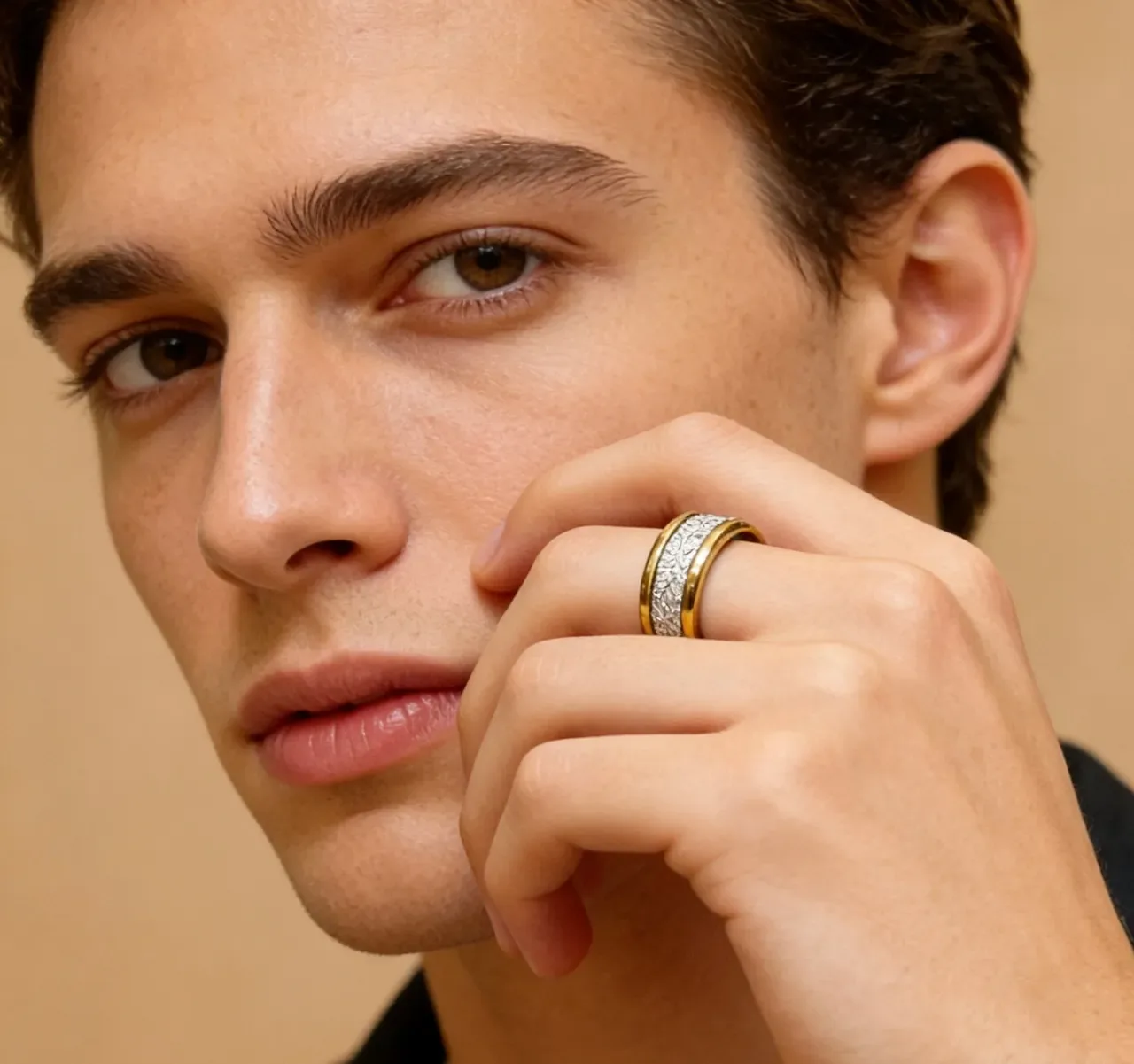 Gucci Wide Band Dual-Tone Textured Ring 5