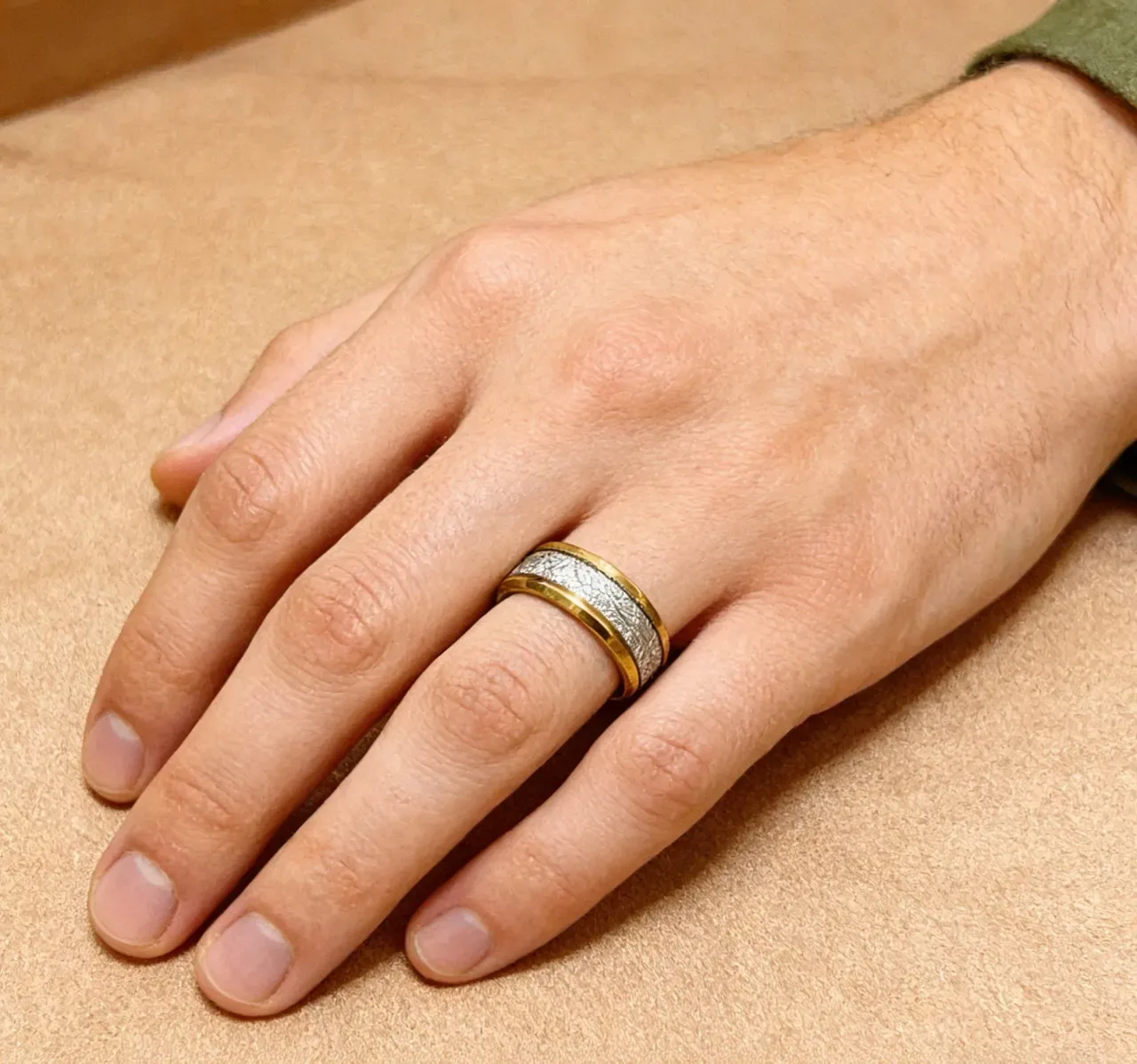 Gucci Wide Band Dual-Tone Textured Ring 8