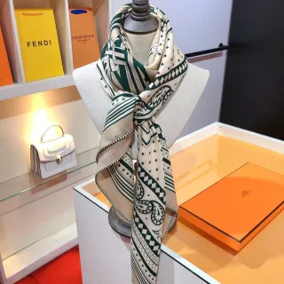 Hermès 米色绿几何印花星形图案丝质围巾