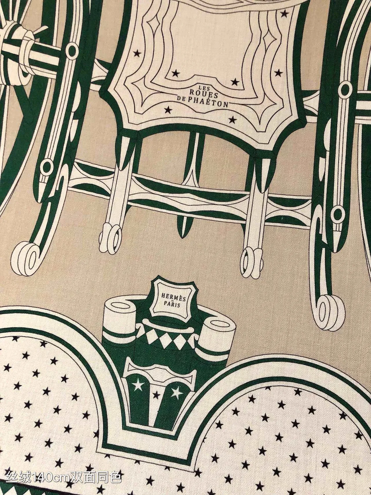 Hermès Beige Vert Motif Géométrique Étoile Écharpe en Soie 6