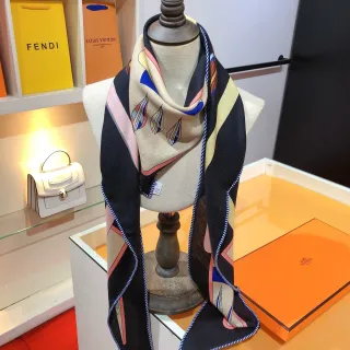 Hermès 黑色 米色 大 三角形 帆船印花 丝巾