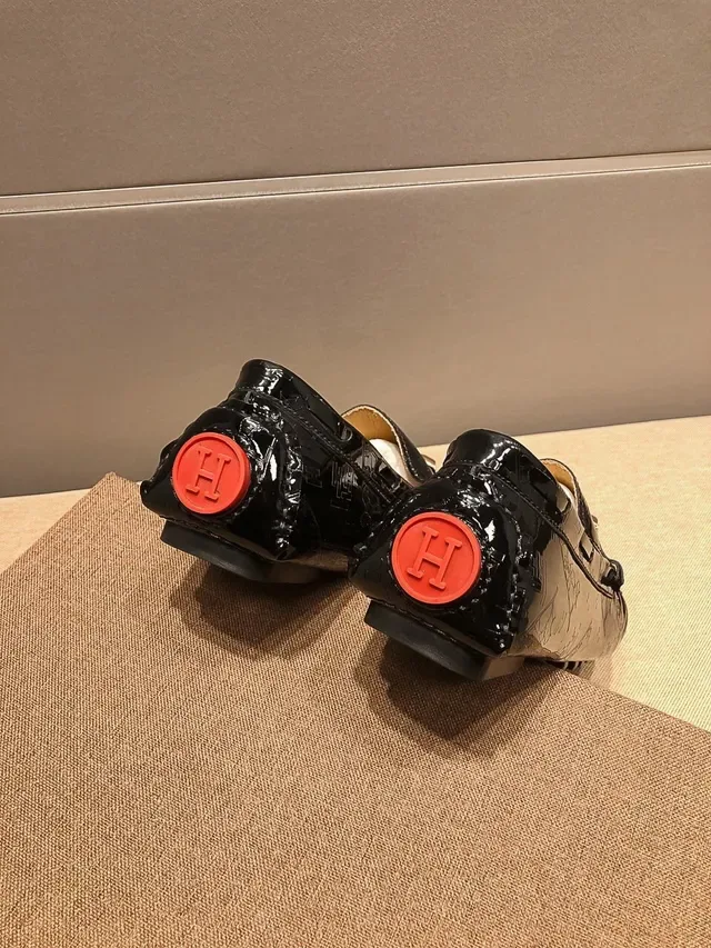 Hermès Loafers Noir Doré Cuir Verni Brillant Boucle Métallique H 2