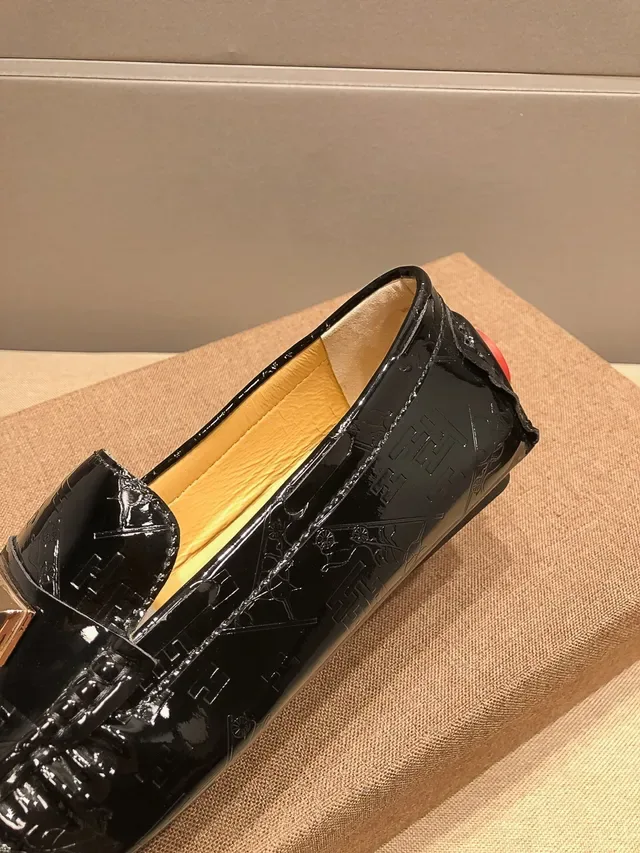 Hermès Loafers Noir Doré Cuir Verni Brillant Boucle Métallique H 3