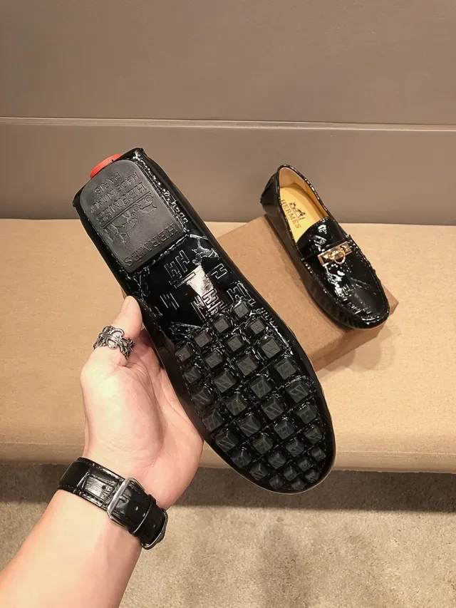 Hermès Loafers Noir Doré Cuir Verni Brillant Boucle Métallique H 4