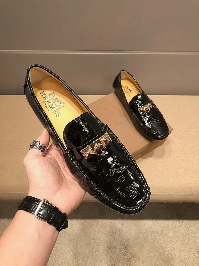 Hermès Loafers Noir Doré Cuir Verni Brillant Boucle Métallique H 5