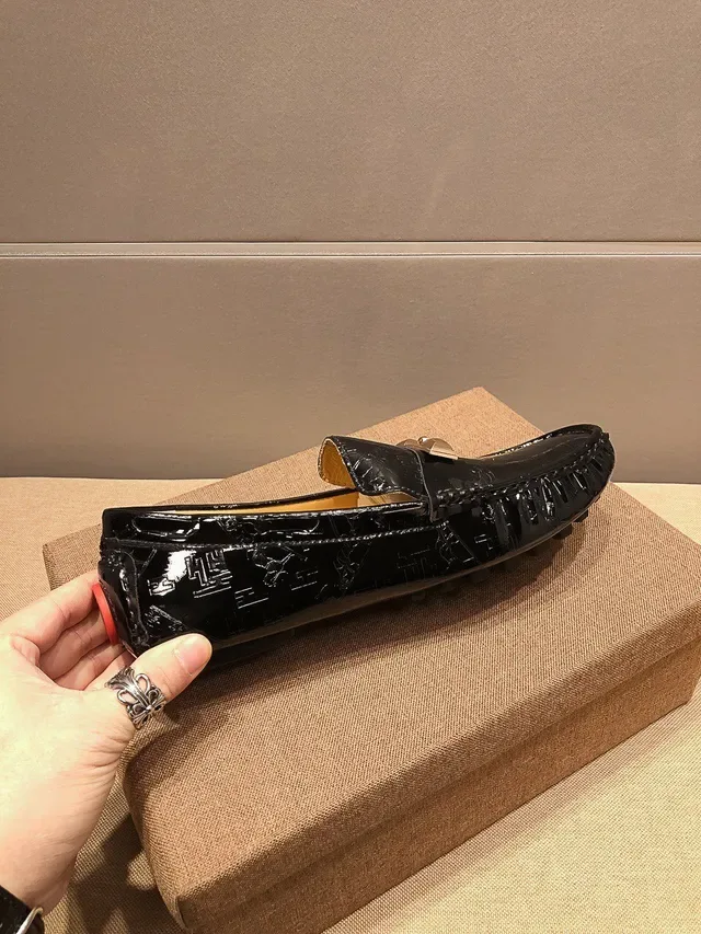 Hermès Loafers Noir Doré Cuir Verni Brillant Boucle Métallique H 7