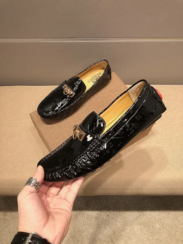 Hermès Loafers Noir Doré Cuir Verni Brillant Boucle Métallique H 8