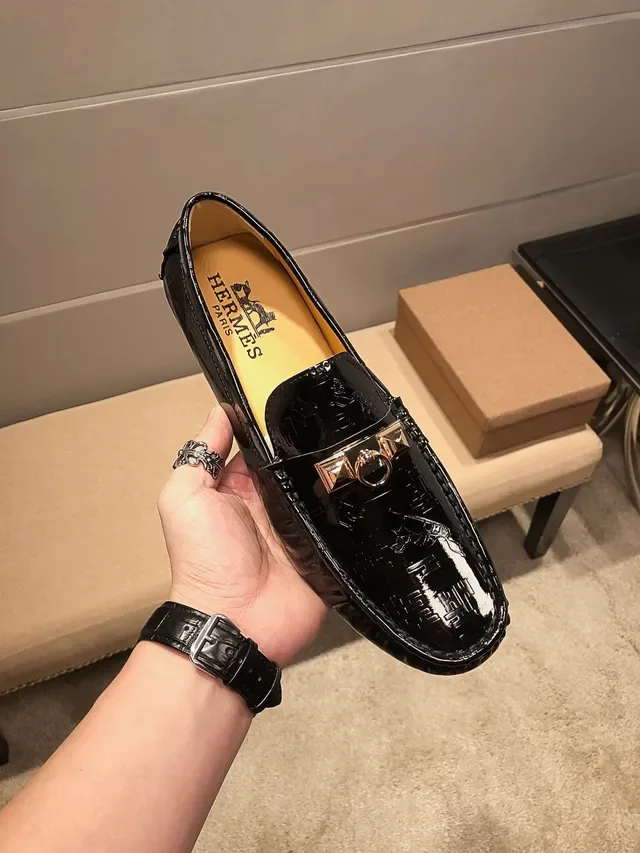 Hermès Loafers Noir Doré Cuir Verni Brillant Boucle Métallique H 9