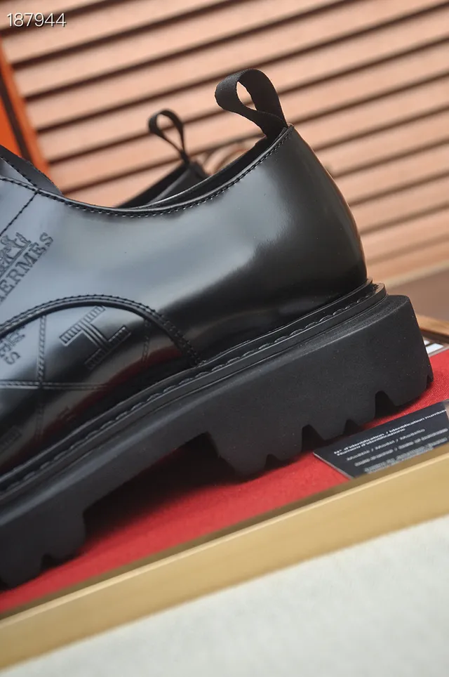Hermès Chaussures Oxford en Cuir Noir Poli Fermées à Lacets 3