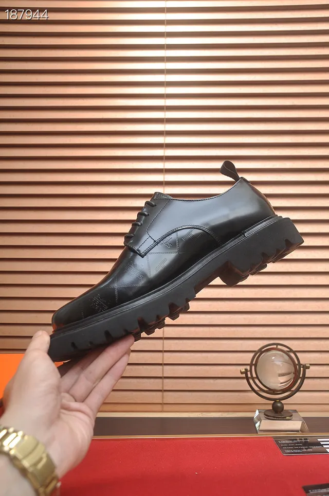 Hermès Chaussures Oxford en Cuir Noir Poli Fermées à Lacets 5