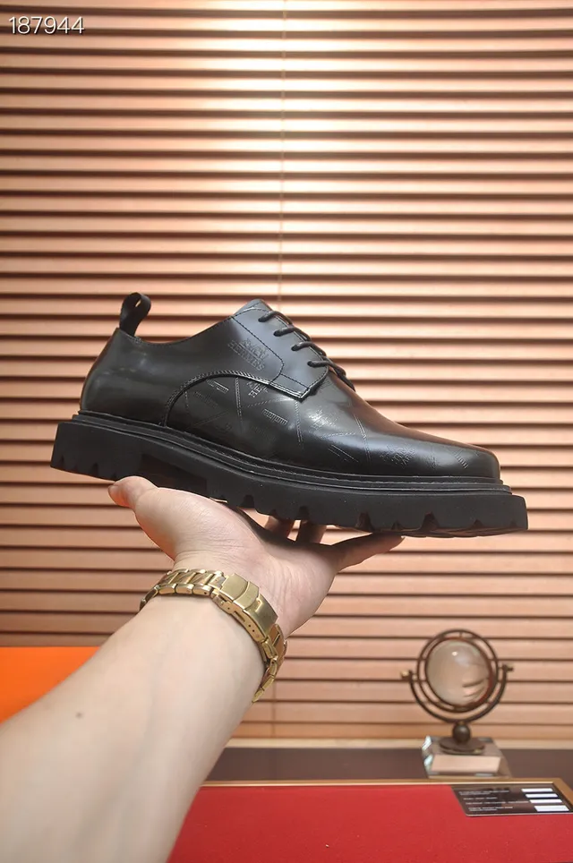 Hermès Chaussures Oxford en Cuir Noir Poli Fermées à Lacets 6