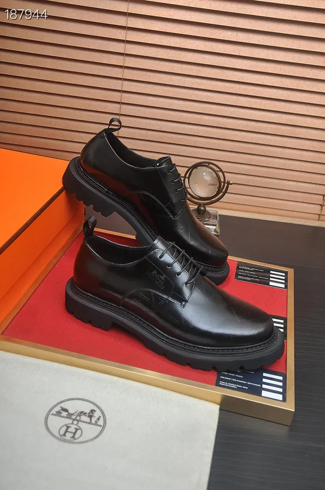 Hermès Chaussures Oxford en Cuir Noir Poli Fermées à Lacets 7