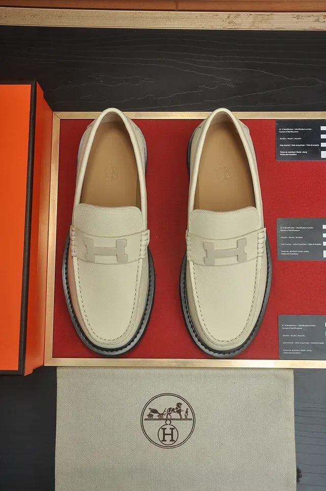 Hermès H-Buckle Mocassim Bege Couro Texturizado Hardware Preto 5
