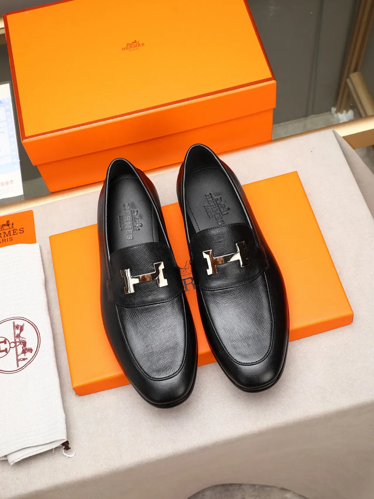 Hermès H Jour Mocassins cuir texturé noir à boucle H-Buckle 2