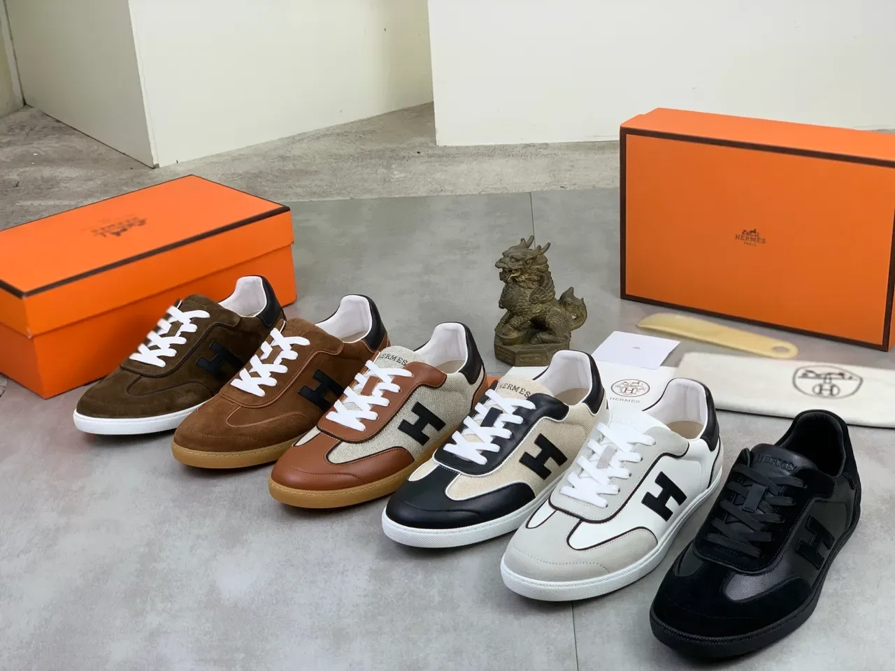 Hermès H Logo Sneakers Lifestyle Daim Marron Lacets Blanc 2