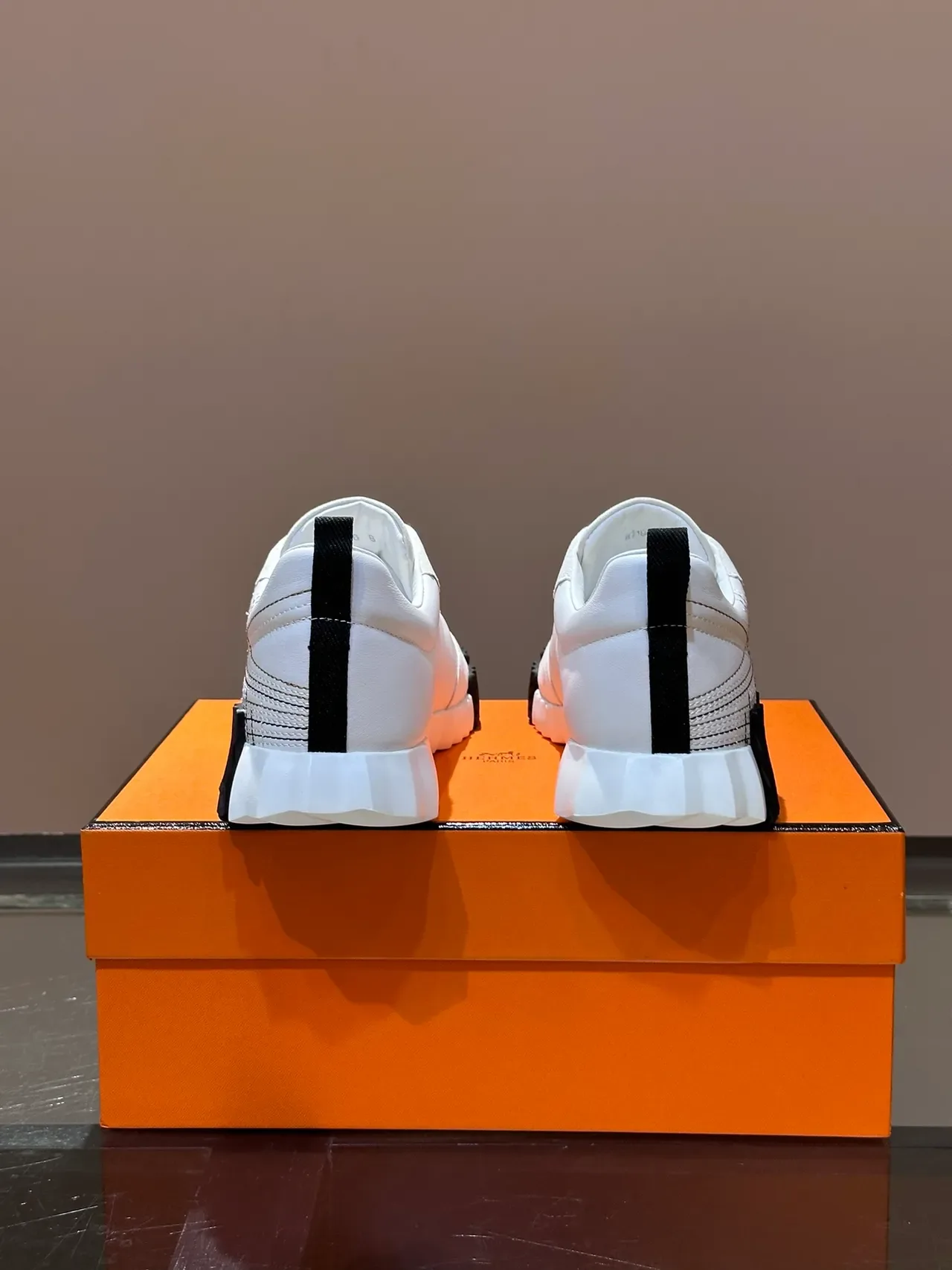 Hermès H-Racer Tênis Lifestyle Branco com Estampa Arquitetural 3