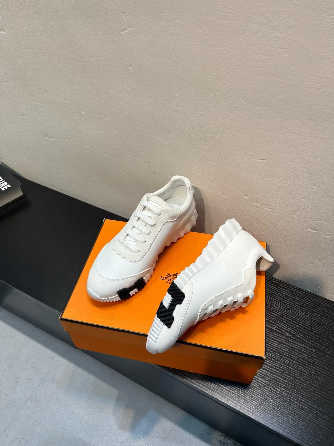 Hermès H Blanc Marron Cuir-Suede Hybride Tige Détail Couture Zigzag Sneakers Lifestyle 5