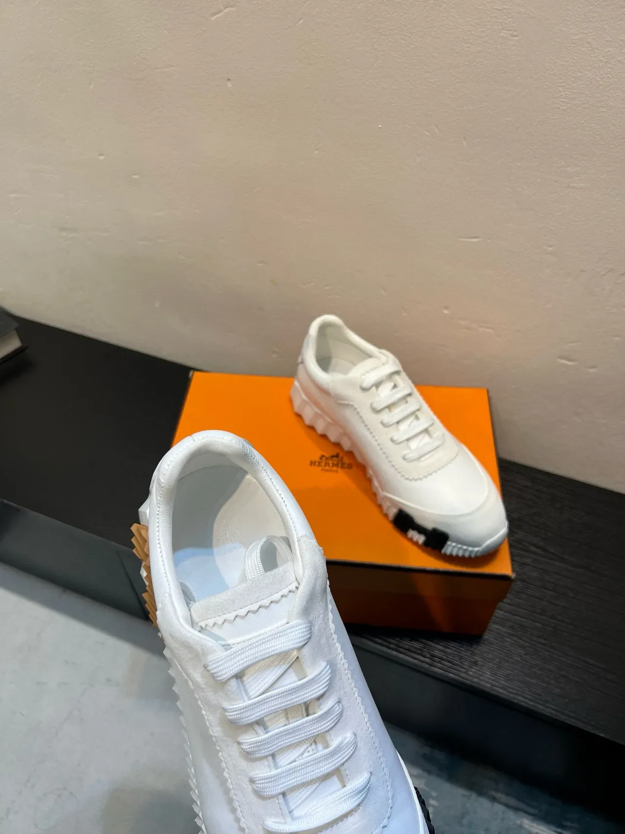 Hermès H Blanc Marron Cuir-Suede Hybride Tige Détail Couture Zigzag Sneakers Lifestyle 8