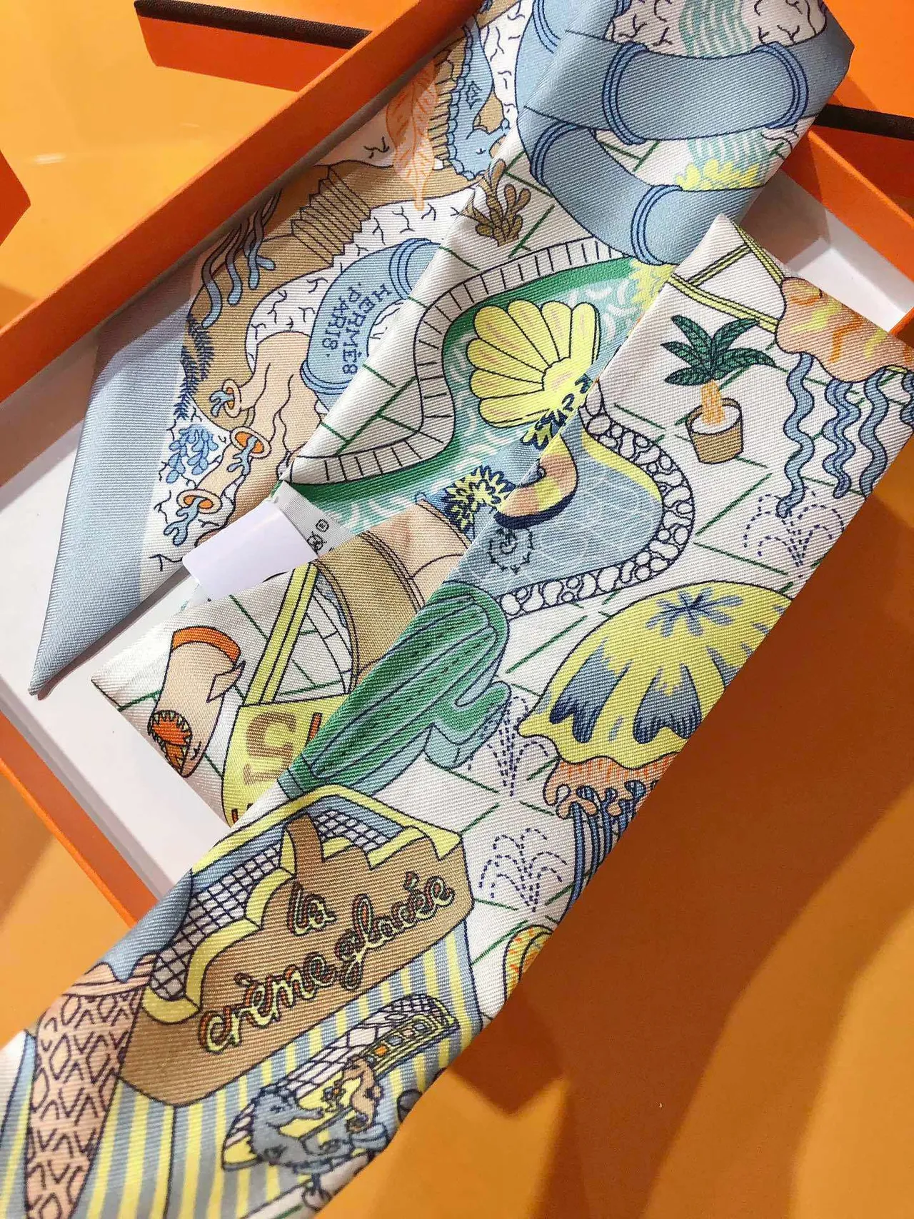 Hermès Motivo Ilustrado Borda Azul Claro Lenço de Seda 9