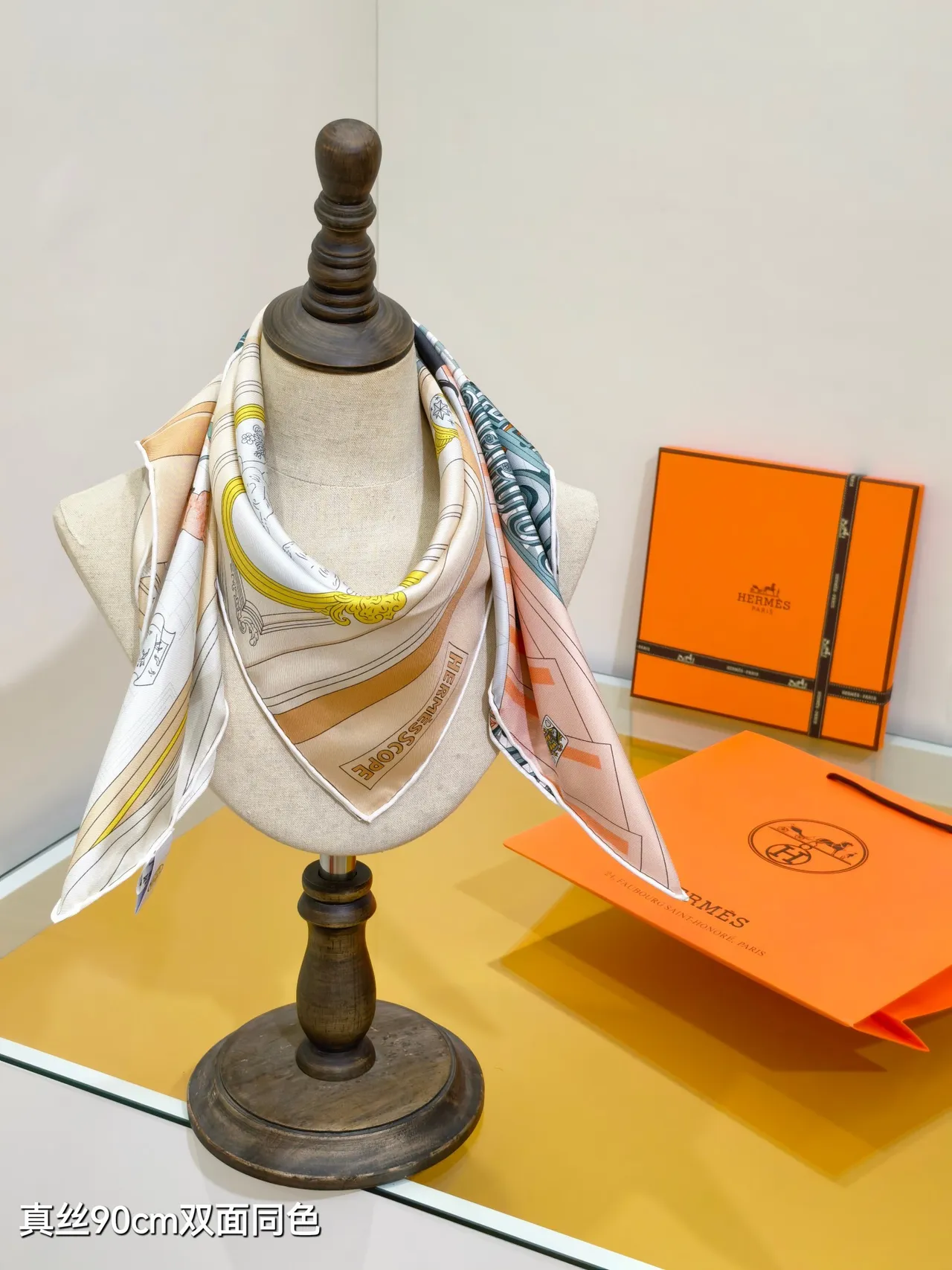 Hermès 'Mystery of No. 24' 90cm cachecol de seda 2