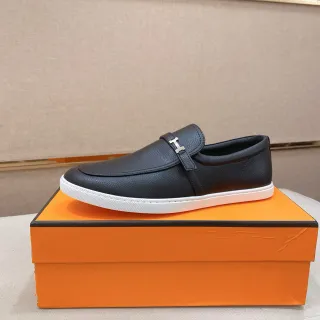 Hermès Oran Noir Blanc Cuir Pebbled Sangle avec boucle H Mocassin