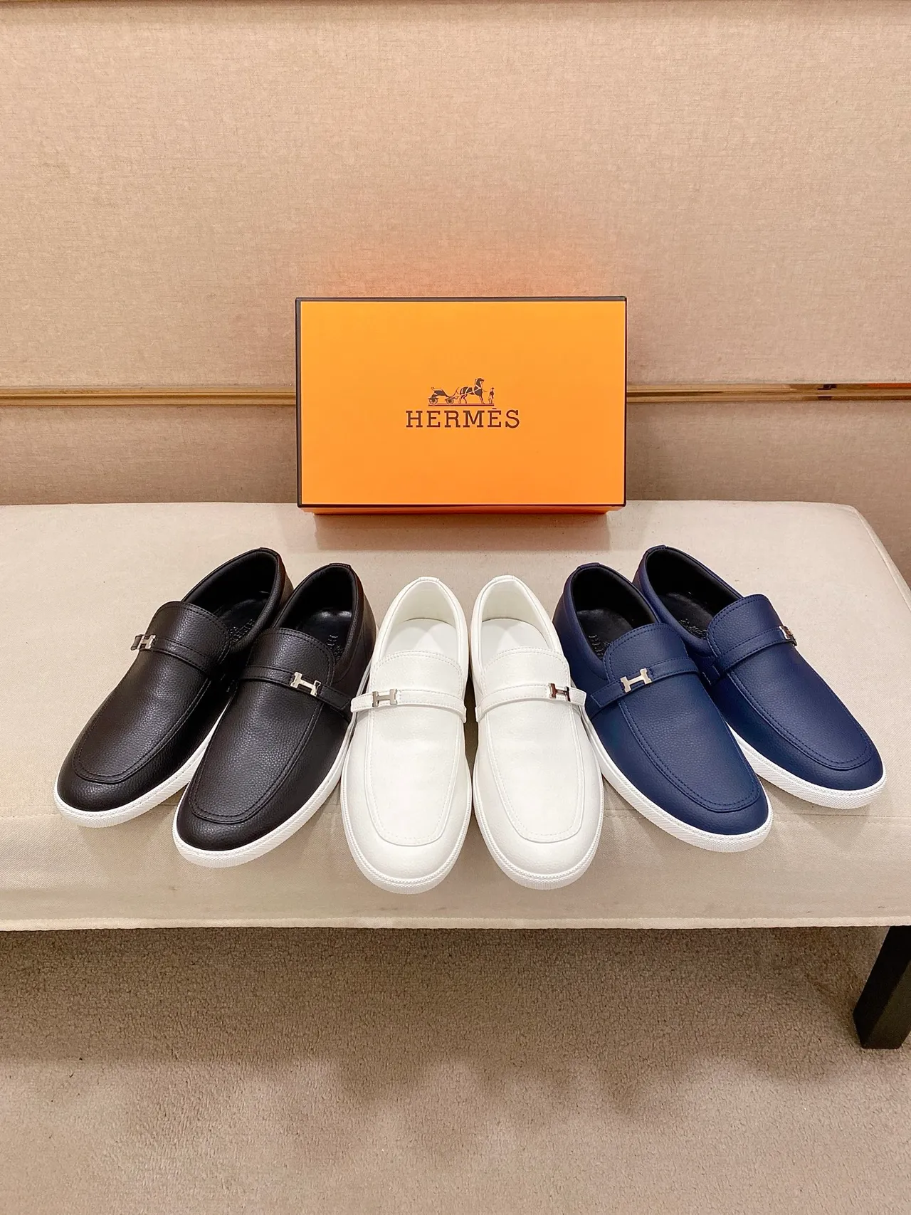 Hermès Oran Black White Pebbled Leather H-Buckle Strap Loafer 2