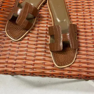 Hermès Oran Brown Croc-Embossed Leather H-Strap Slippers