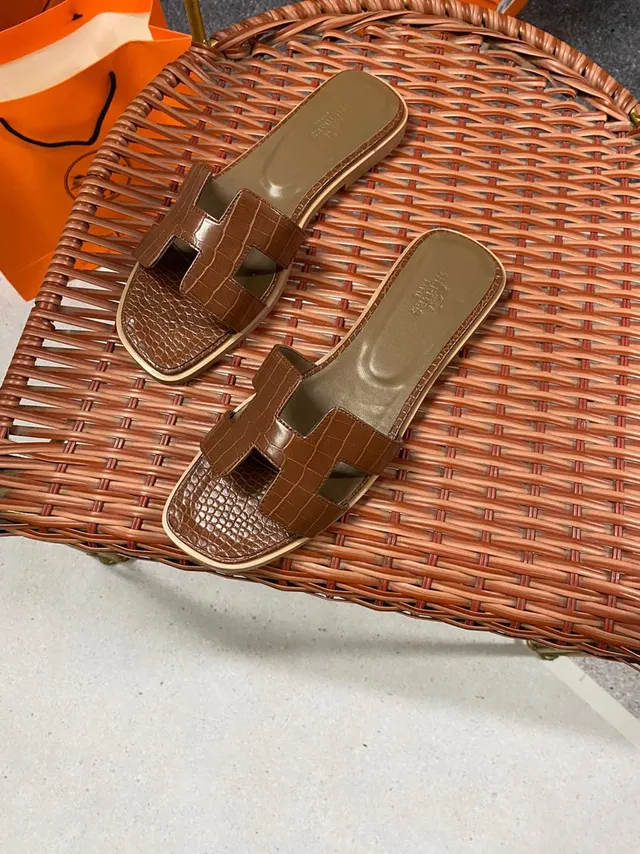 Hermès Oran Brown Croc-Embossed Leather H-Strap Slippers 2