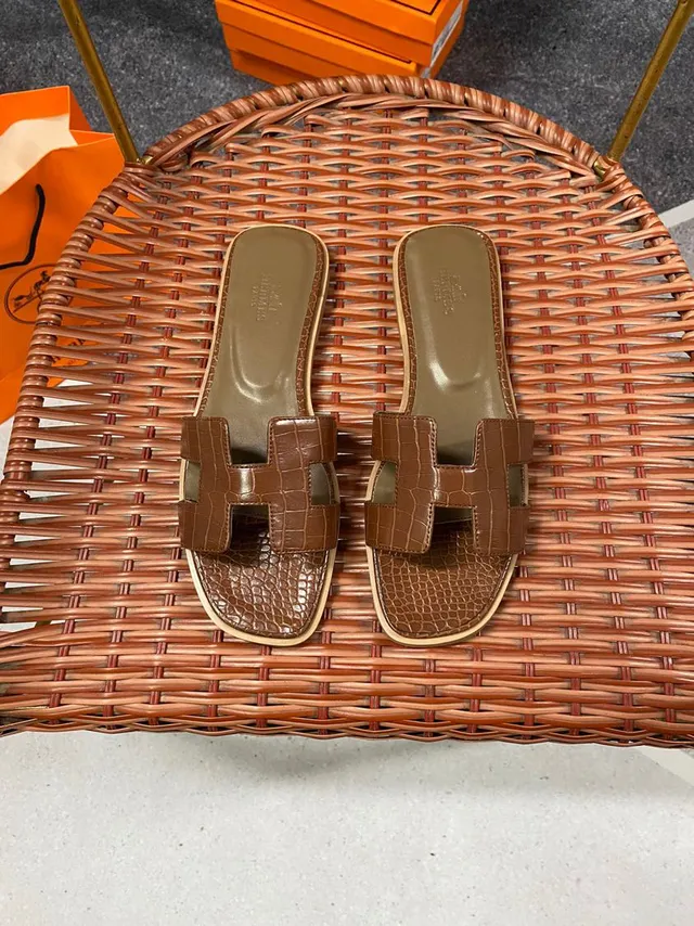 Hermès Oran Brown Croc-Embossed Leather H-Strap Slippers 3