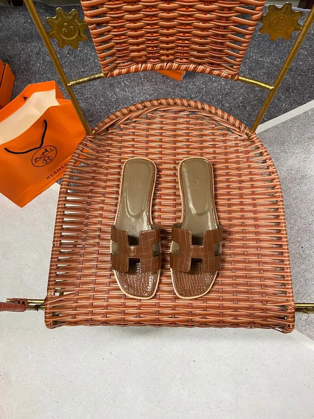 Hermès Oran Brown Croc-Embossed Leather H-Strap Slippers 4