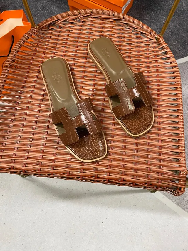 Hermès Oran Brown Croc-Embossed Leather H-Strap Slippers 6