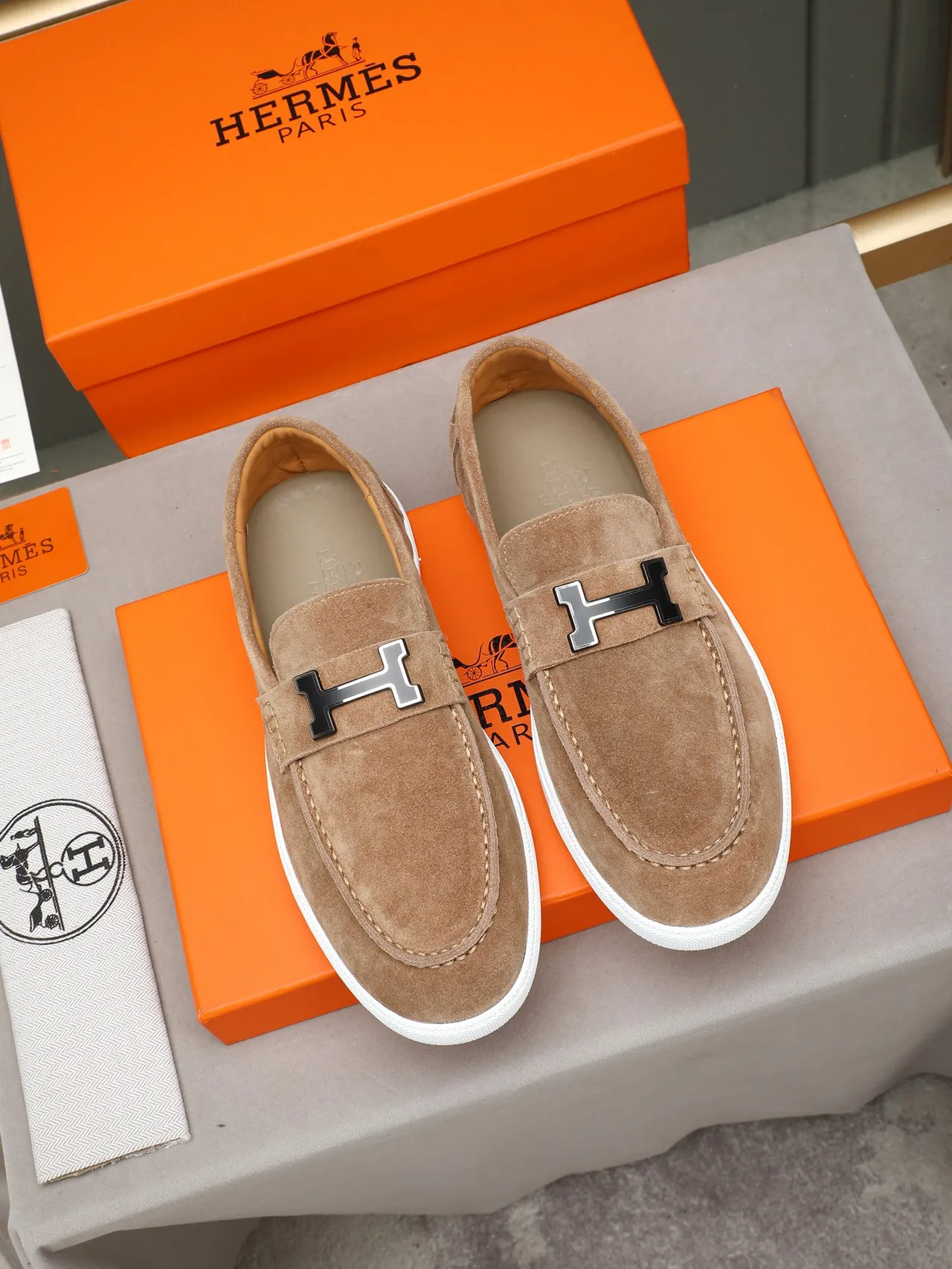 Hermès Oran daim marron blanc sangle à boucle H loafers 3