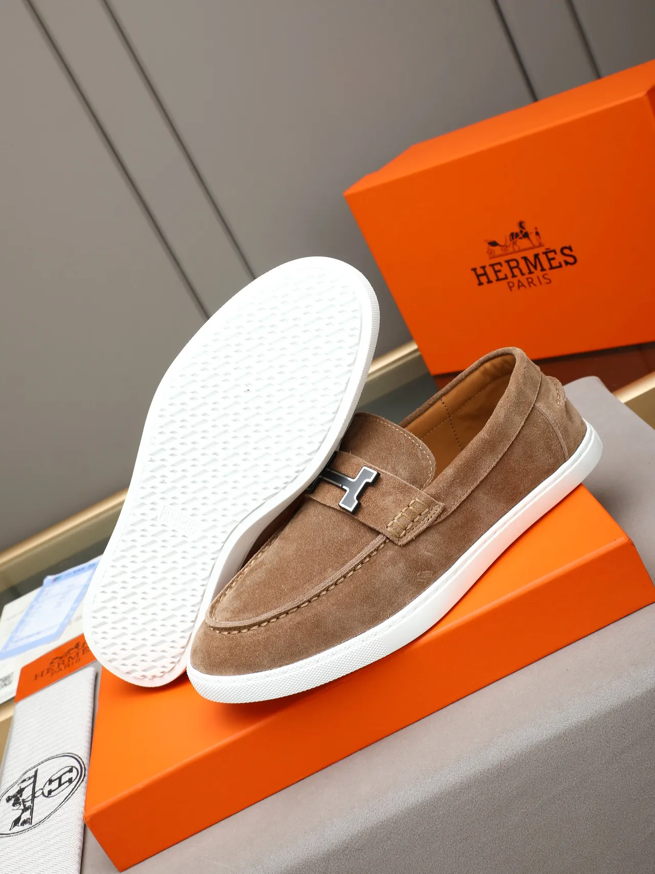 Hermès Oran daim marron blanc sangle à boucle H loafers 5