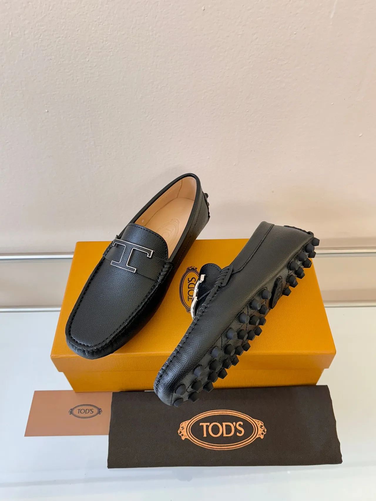 Hermès Oran Loafer Black Textured Leather H-Buckle Loafer 2