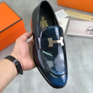 Hermès Oran mocasín cuero patentado azul marino hebilla H slip-on mocasín