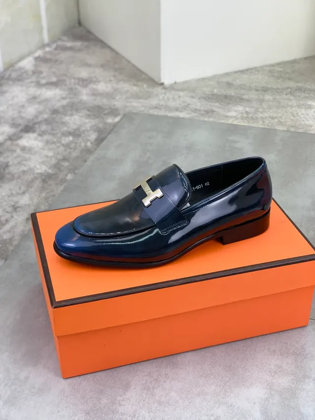 Hermès Oran mocassim couro verniz marinho fivela H slip-on mocassim 4