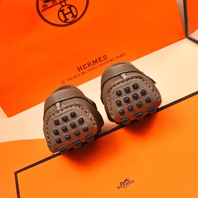 Hermès Oran Mocassins Cuir grainé Taupe boucle H 9