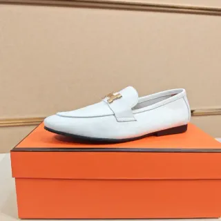 Hermès Oran सफेद लेदर गोल्ड बकल लोफर