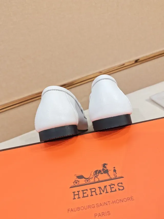 Hermès Oran सफेद लेदर गोल्ड बकल लोफर 3
