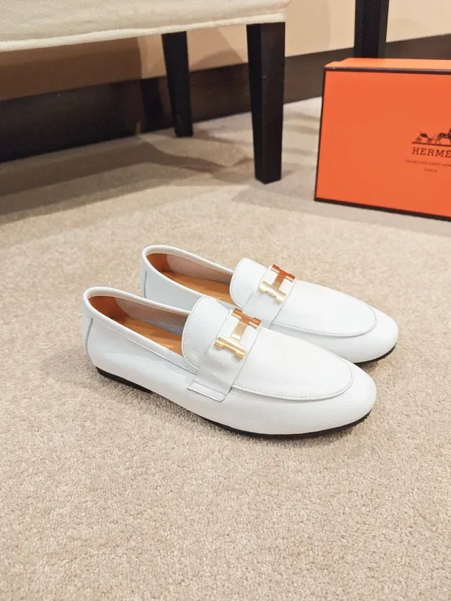 Hermès Oran सफेद लेदर गोल्ड बकल लोफर 4