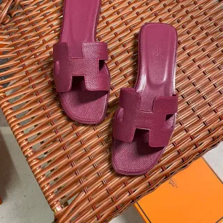 Hermès Oran Magenta Leather H-Strap Slippers