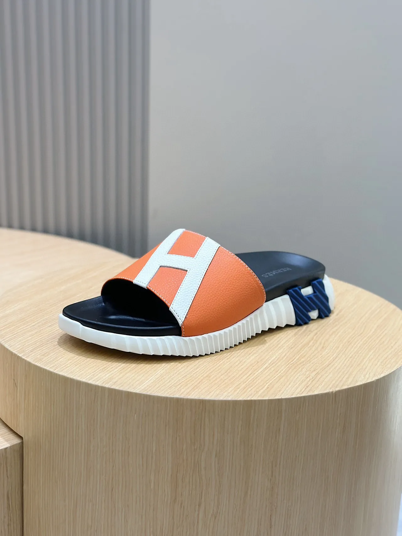 Hermès Oran Slide Orange and White Leather Slippers 2