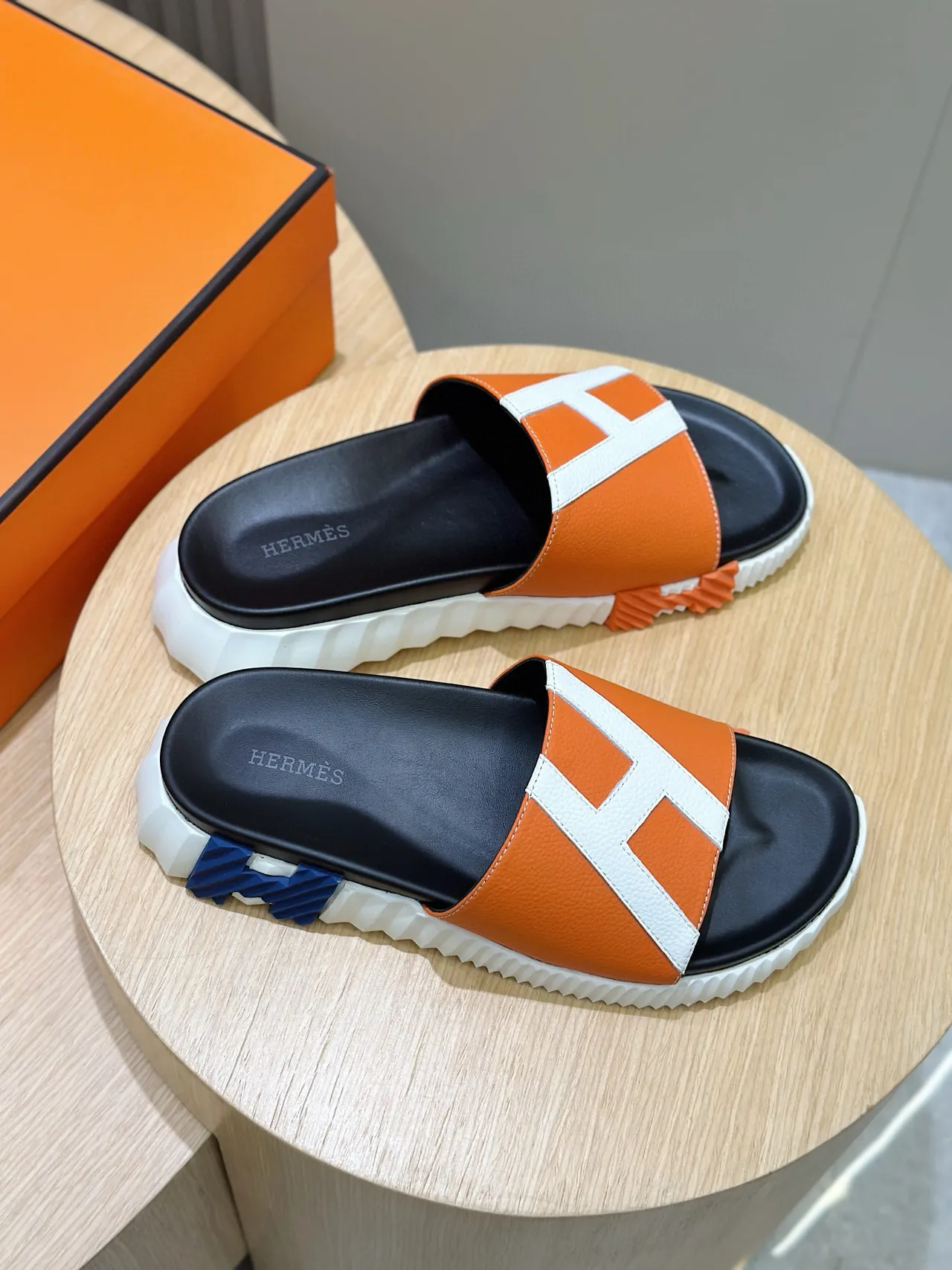Hermès Oran Slide Orange and White Leather Slippers 6