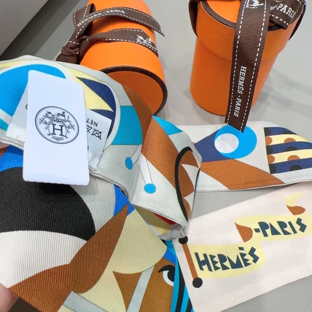 Hermès ছাপা গ্রাফিক রেশম স্কার্ফ 6
