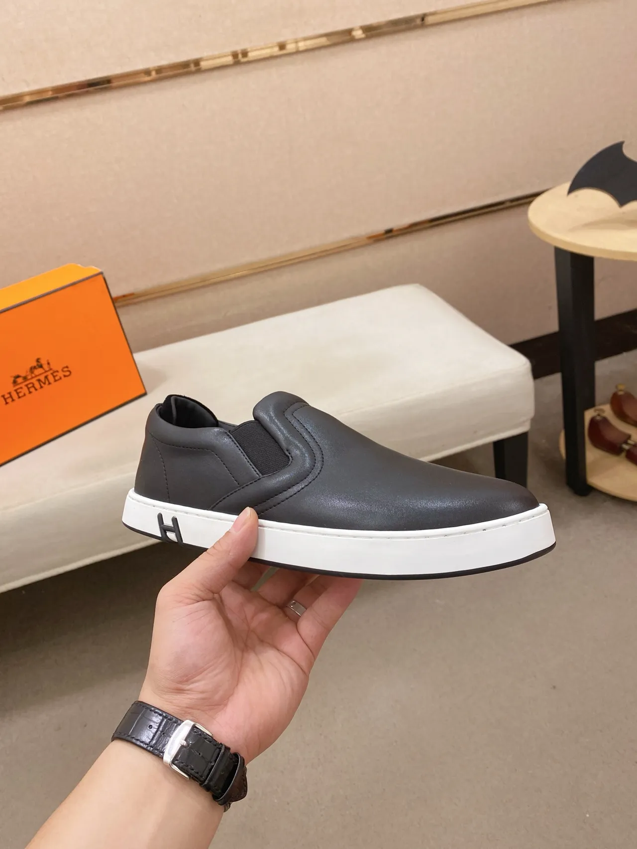 Hermès Mocassin à enfiler Noir Blanc Cuir Élastique Côté Gussets Mocassin 5